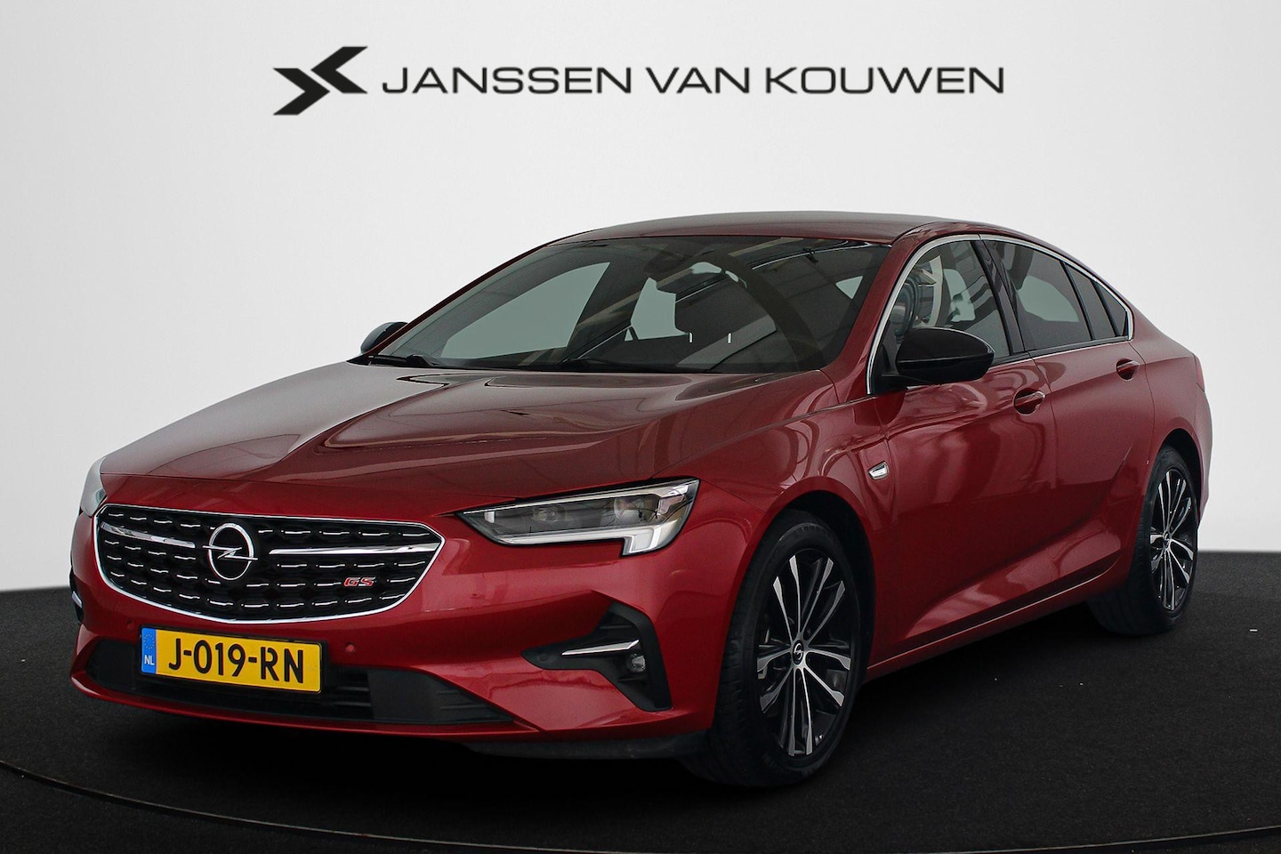 Opel Insignia Grand Sport - 2.0 Turbo Ultimate Automaat Trekhaak Leder Stoelverwarming Head-Up - AutoWereld.nl