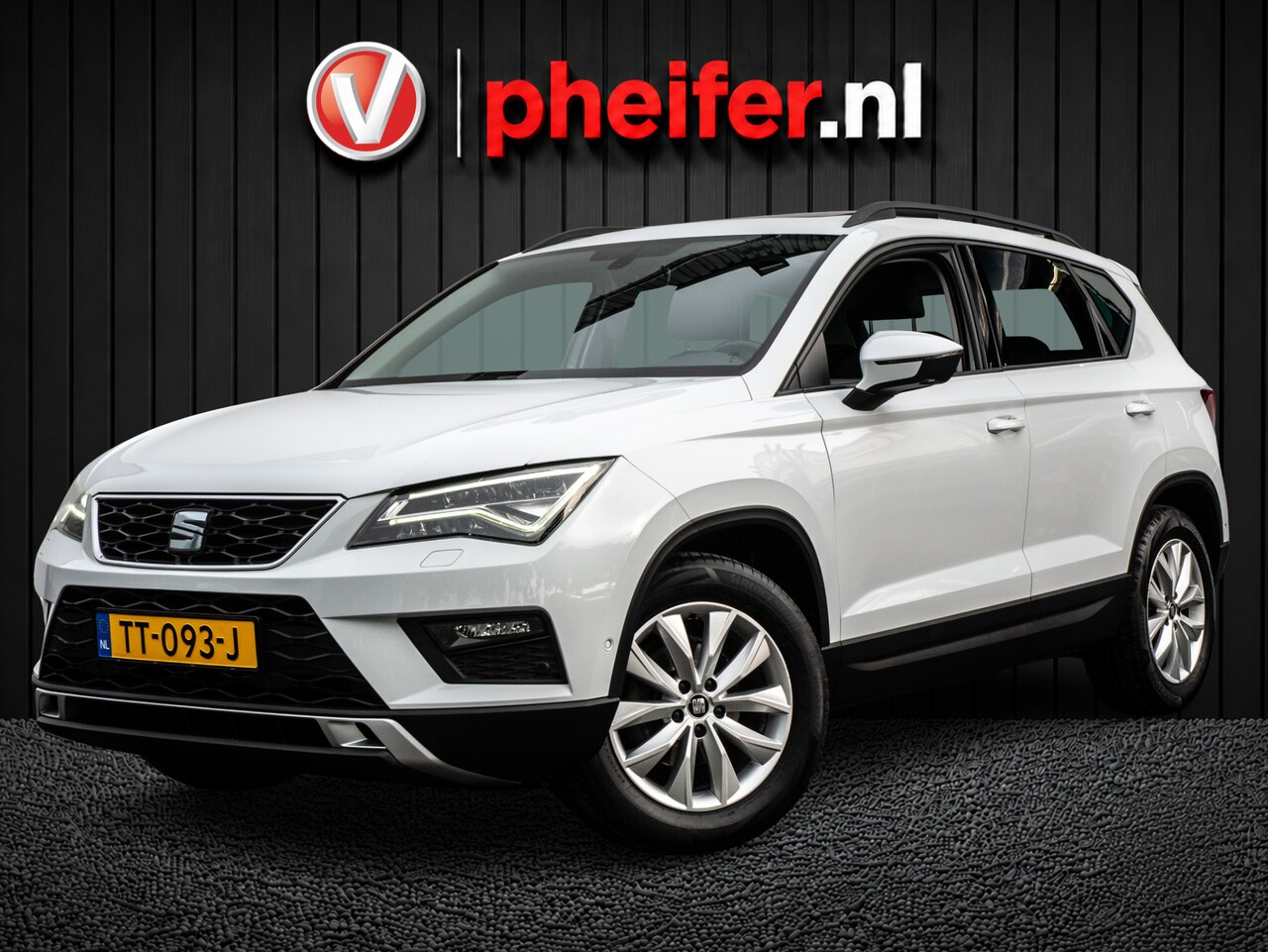 SEAT Ateca - 1.0 EcoTSI Style Business Intense Trekhaak/ Panoramadak/ Stoelverwarming/ Camera/ Parkeerh - AutoWereld.nl