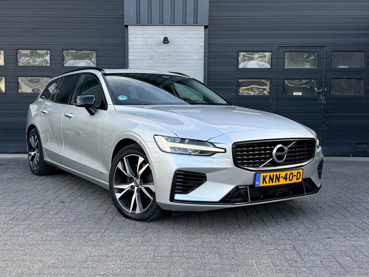 Volvo V60 - 2.0 T6 Recharge AWD R-Design 2.0 T6 Recharge AWD R-Design, Panoramadak, Head-up - AutoWereld.nl