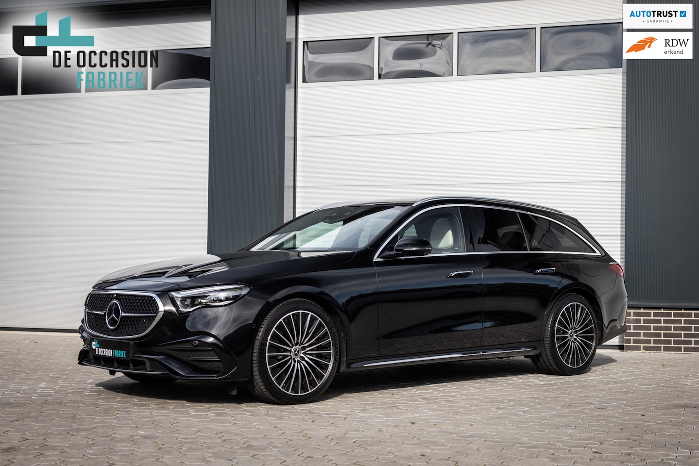 Mercedes-Benz E-klasse Estate - 300 e AMG Luchtvering Pano Burmester Superscreen Trekhaak - AutoWereld.nl