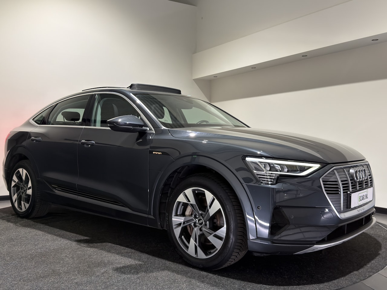 Audi e-tron Sportback - 55 quattro Business edition Plus 95 kWh Leder interieur | Pano dak | Trekhaak | Soh (batte - AutoWereld.nl
