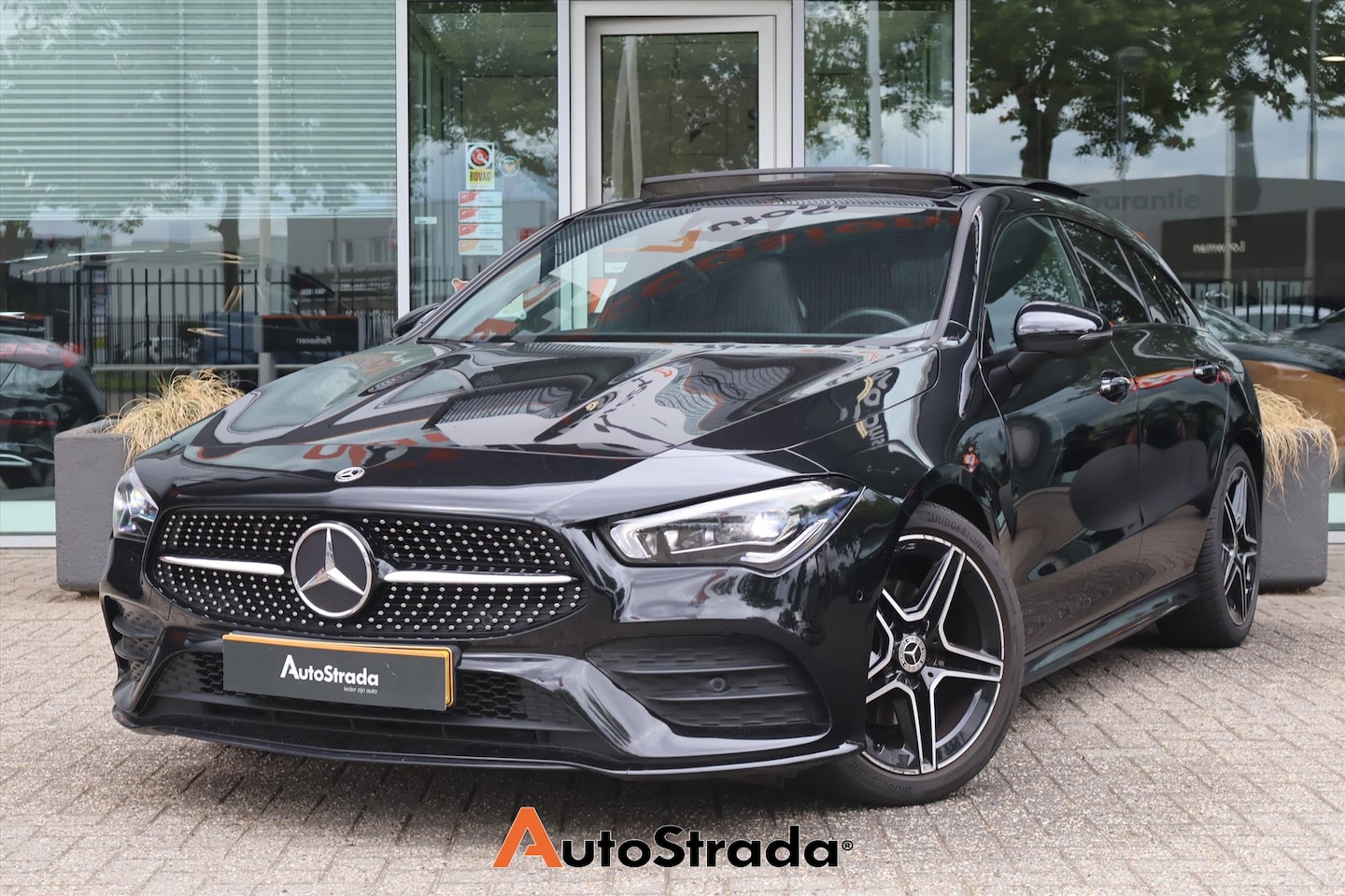 Mercedes-Benz CLA-klasse Shooting Brake - 180 AMG-Line 136pk | Sfeer | Memory | Pano | Cruise | Camera | Keyless | Dodehoek - AutoWereld.nl