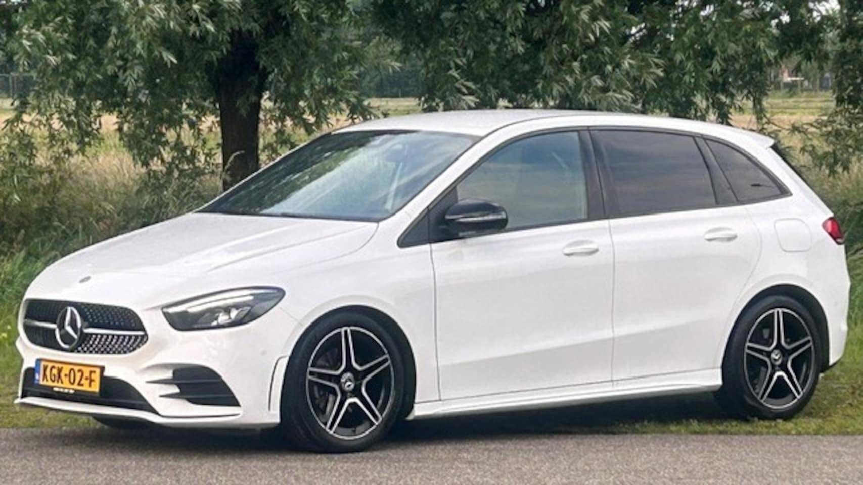 Mercedes-Benz B-klasse - 200 BUSINESS SOLUTION AMG 29.000KM!! NAVIGATIE PREMIUM, APPLE CARPLAY, STOELVERWARMING, SF - AutoWereld.nl