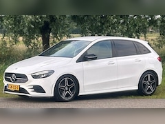 Mercedes-Benz B-klasse - 200 BUSINESS SOLUTION AMG 29.000KM NAVIGATIE PREMIUM, APPLE CARPLAY, STOELVERWARMING, SFEE