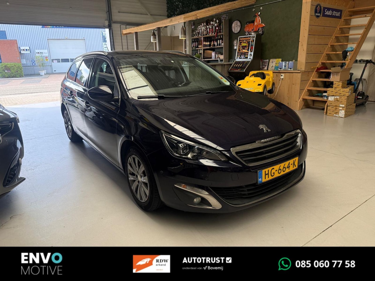Peugeot 308 SW - 1.2 PureTech Blue Lease Premium Navi/Pano/LED - AutoWereld.nl