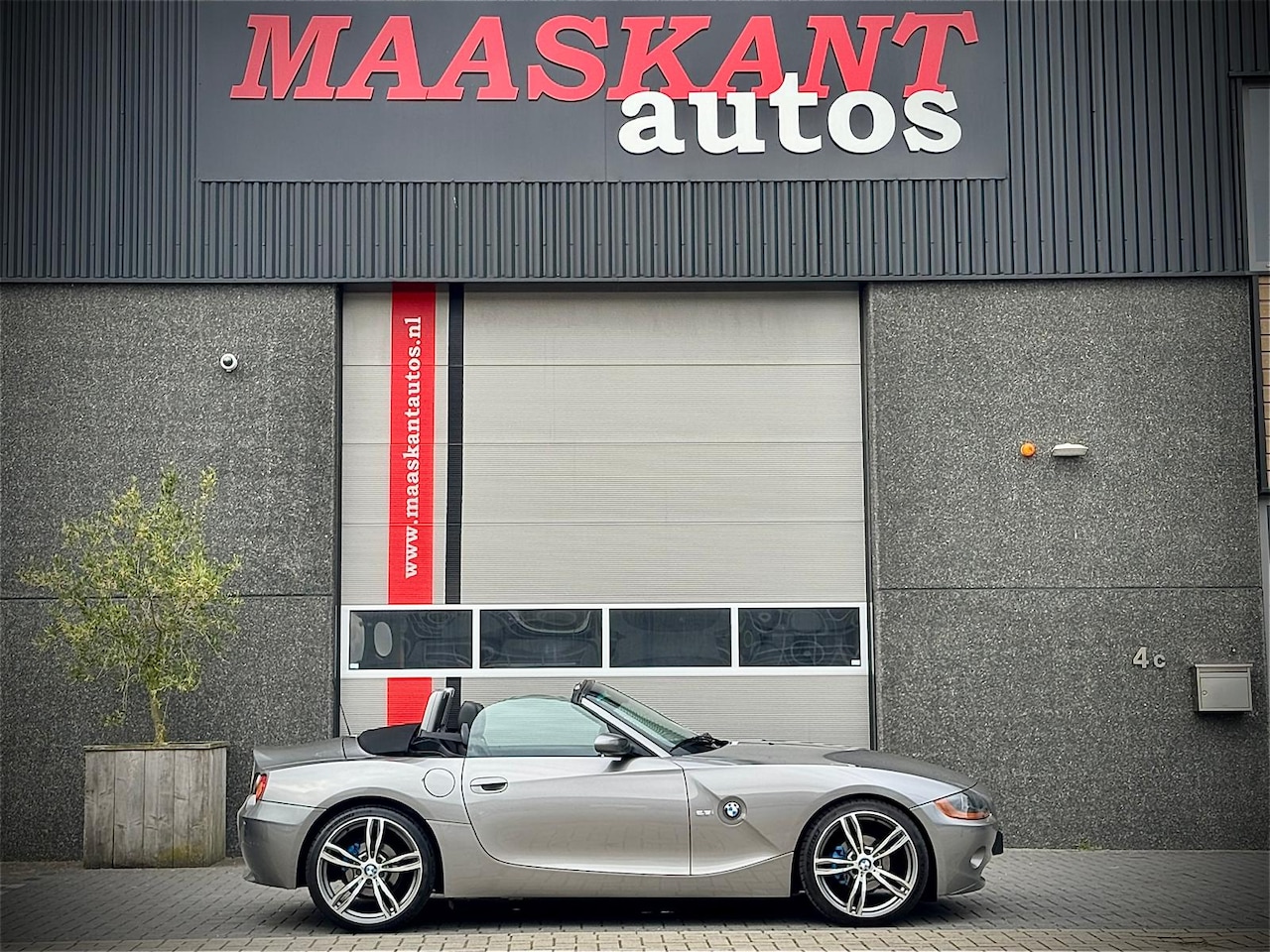 BMW Z4 Roadster - 2.5i / Manual / Cruise / Clima / 19" M-wheels / 2004 / NICE CONDITION! - AutoWereld.nl