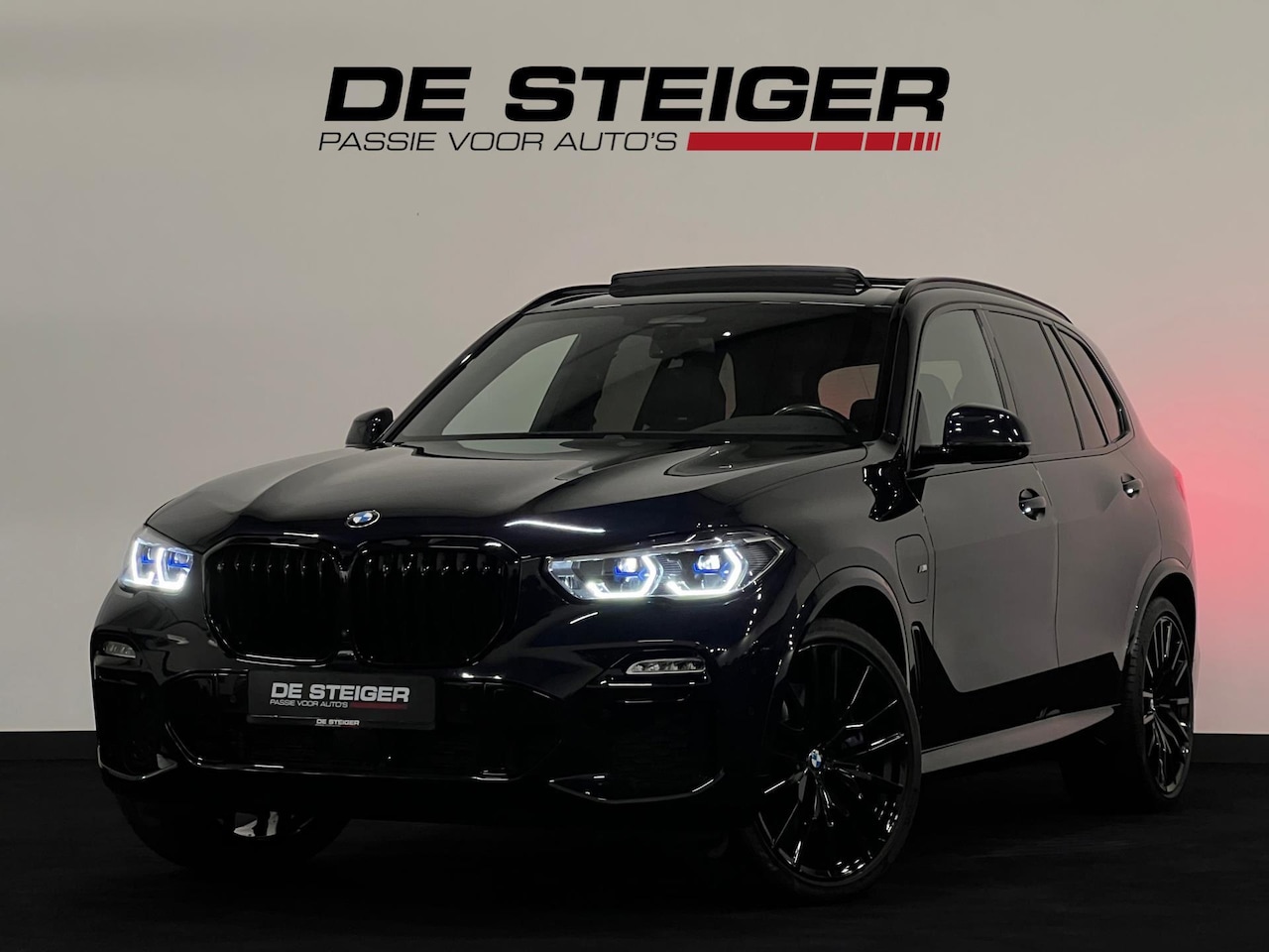 BMW X5 - XDrive 45e M-Sport Pano Sky Lounge Laser Massage Soft Close - AutoWereld.nl