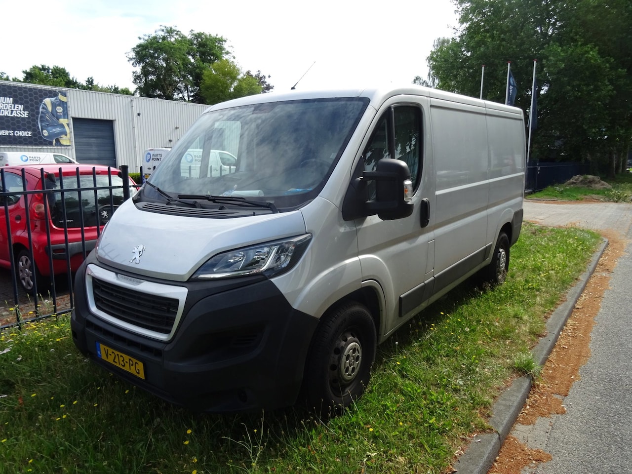 Peugeot Boxer - 435 2.0 BlueHDI L2H1 Premium 435 2.0 BlueHDI L2H1 Premium - AutoWereld.nl