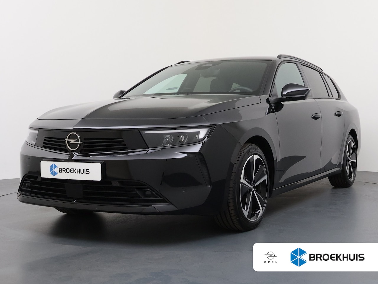 Opel Astra Sports Tourer - 1.2 Turbo Hybrid Business Edition / Navigatie / Camera / Parkeersensoren / Stuur -en Stoel - AutoWereld.nl