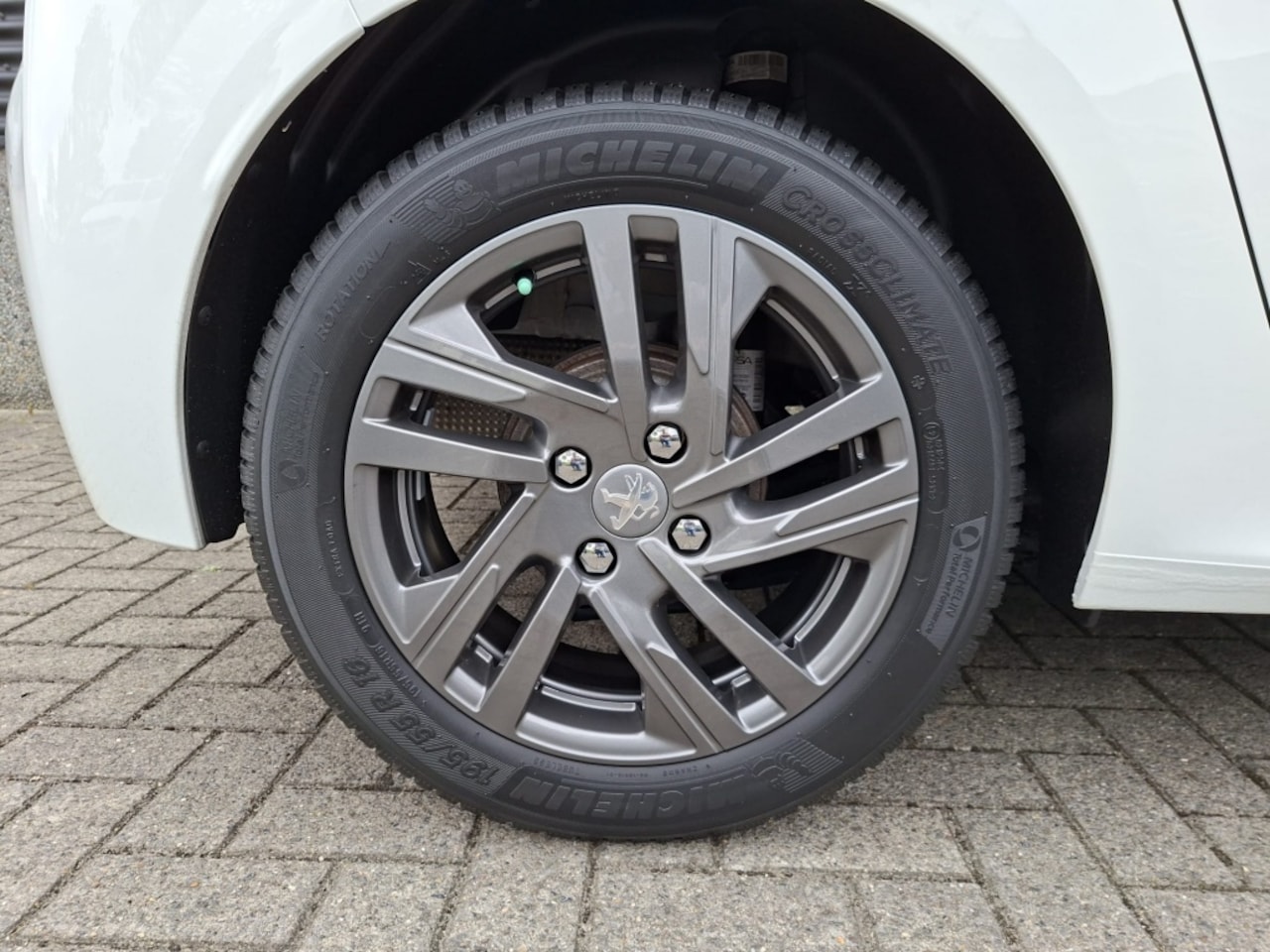 Peugeot 208 - Active Pack 1.2