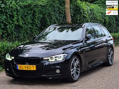 BMW 3-serie Touring - 320i M Sport Ed volle optielijst Trekhaak Pano CarPlay 19inch M Velgen Stuurverwarming NAP