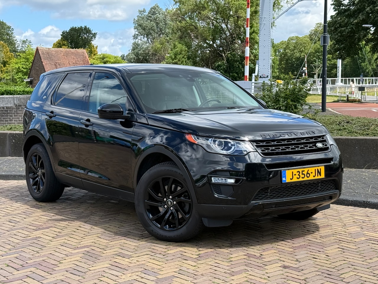 Land Rover Discovery Sport - 2.0 Si4 4WD HSE Luxury 7p Pano, Black Pack, 7 persoons! - AutoWereld.nl