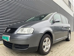 Volkswagen Touran - 1.6-16V FSI Optive I