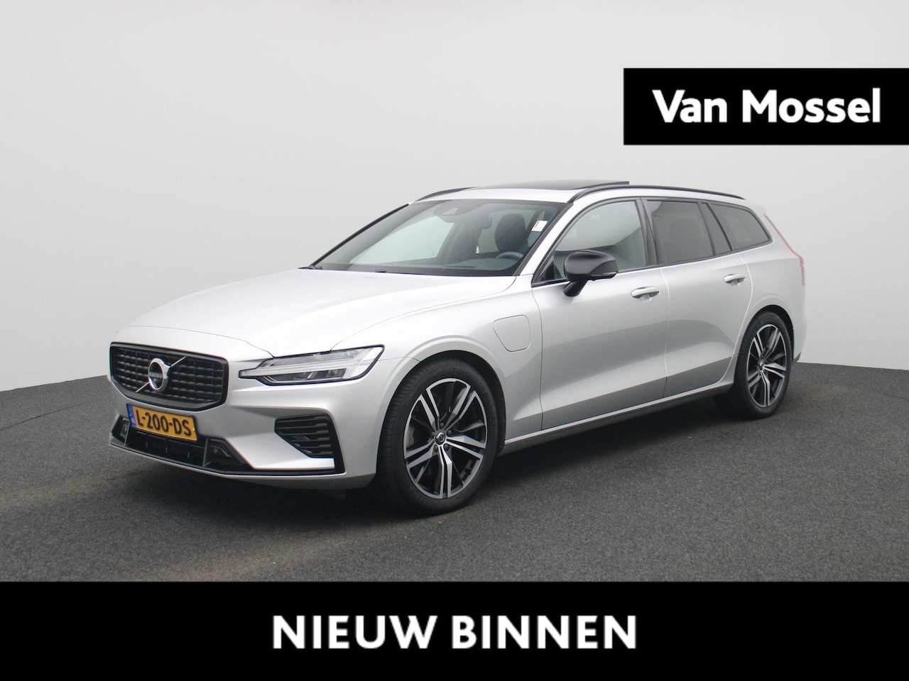 Volvo V60 - 2.0 T6 Recharge AWD R-Design | PANORAMADAK | HEAD-UP DISPLAY | HARMAN KARDON | STOELVERWAR - AutoWereld.nl