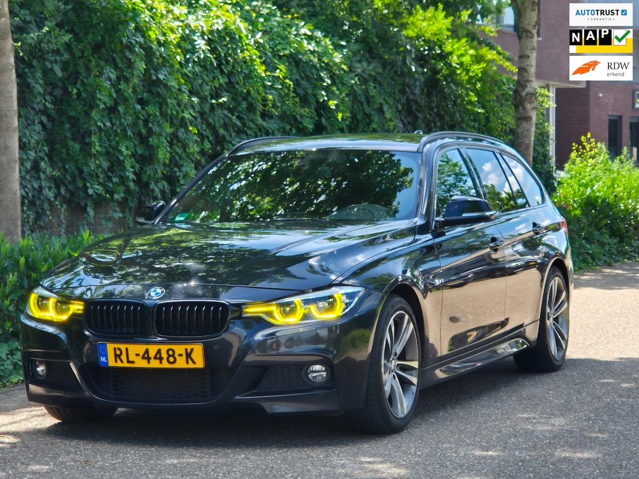BMW 3-serie Touring - 320i M Sport B48 6WB Apple CarPlay Trekhaak Shadowline GR Navi Touch Angle 320i Corporate - AutoWereld.nl