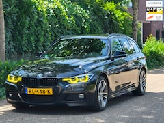 BMW 3-serie Touring - 320i M Sport B48 6WB Apple CarPlay Trekhaak Shadowline GR Navi Touch Angle 320i Corporate