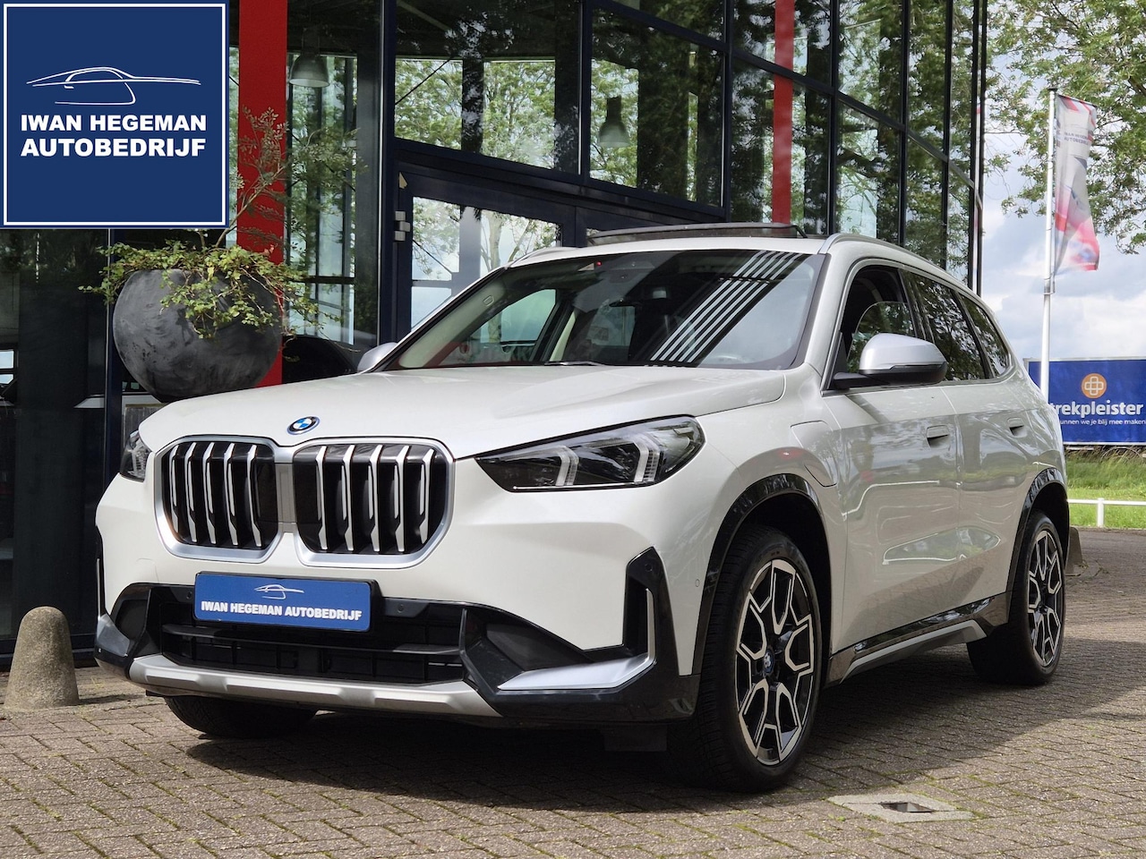BMW X1 - xDrive25e | SOH 95,71% | Panoramadak | Leder | Navigatie | PDC + camera | Stoelverwarming - AutoWereld.nl