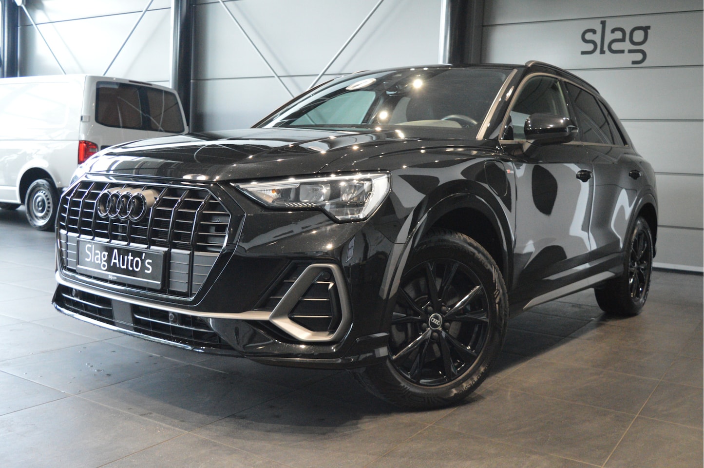 Audi Q3 - 45 TFSI e 3X S-LINE Black Style navi camera trekhaak 245 pk !! - AutoWereld.nl