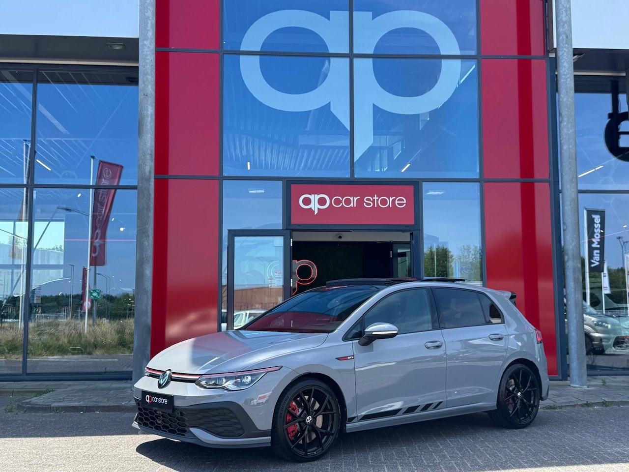 Volkswagen Golf - 2.0 TSI GTI Clubsport Panorama LED Head-Up Camera Parksens. - AutoWereld.nl