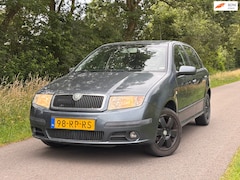 Skoda Fabia - 1.4-16V Elegance | Airco + Cruise + Lange APK Nu € 1.275,