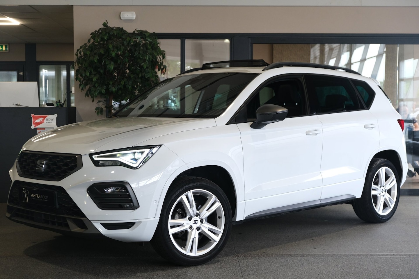 SEAT Ateca - 1.5 TSI FR 150PK DSG Pano Led Navi 360Cam Kessy Elekt Achterklep - AutoWereld.nl