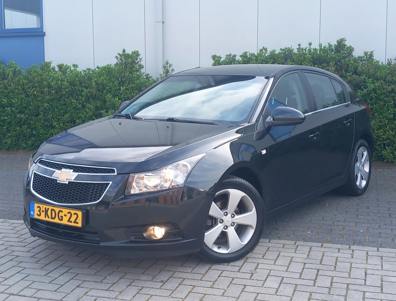 Chevrolet Cruze - 1.8 DOHC 141pk 5D LTZ Airco /Navigatie - AutoWereld.nl