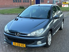 Peugeot 206 - 1.4 Forever 5-Drs Airco Electr. pakket ABS Getint glas 2 x airbag Cruisecontrol Colorpakke