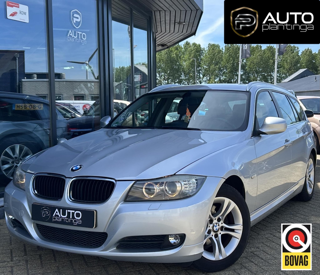 BMW 3-serie Touring - 318i Luxury Line 143PK | AUTOMAAT | NL AUTO | Trekhaak | Bi-Xenon | Navigatie | Parkeersen - AutoWereld.nl