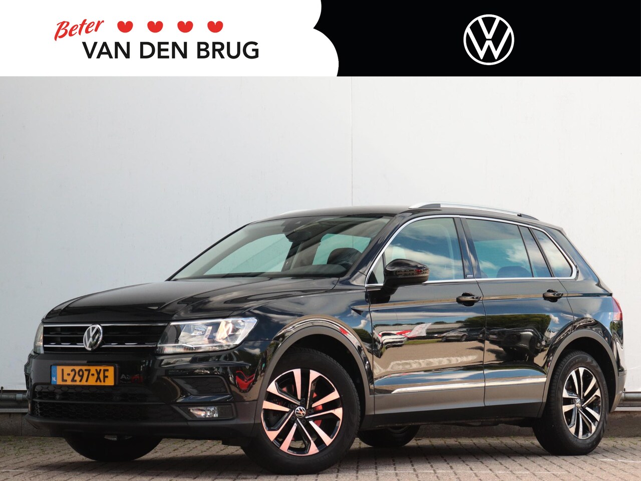 Volkswagen Tiguan - 1.5 TSI ACT Highline | Wegklapbare trekhaak | Parkeersensoren voor & achter | Stoelverwarm - AutoWereld.nl