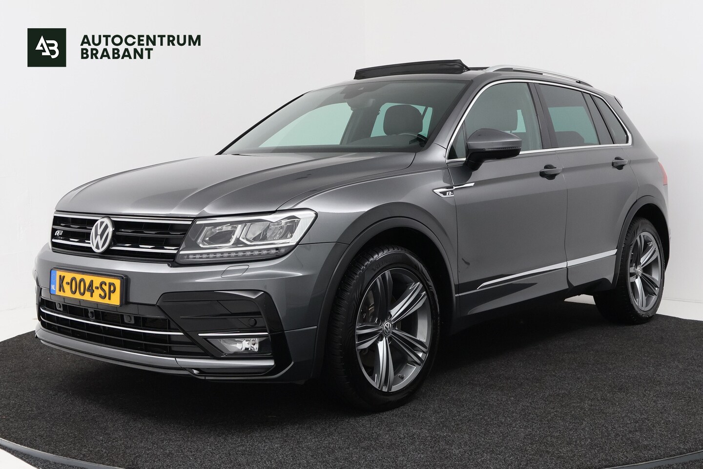Volkswagen Tiguan - 2.0 TSI 4Motion Highline (PANORAMADAK, 360 CAMERA, TREKHAAK WEGKLAPBAAR, DIGITALE COCKPIT, - AutoWereld.nl