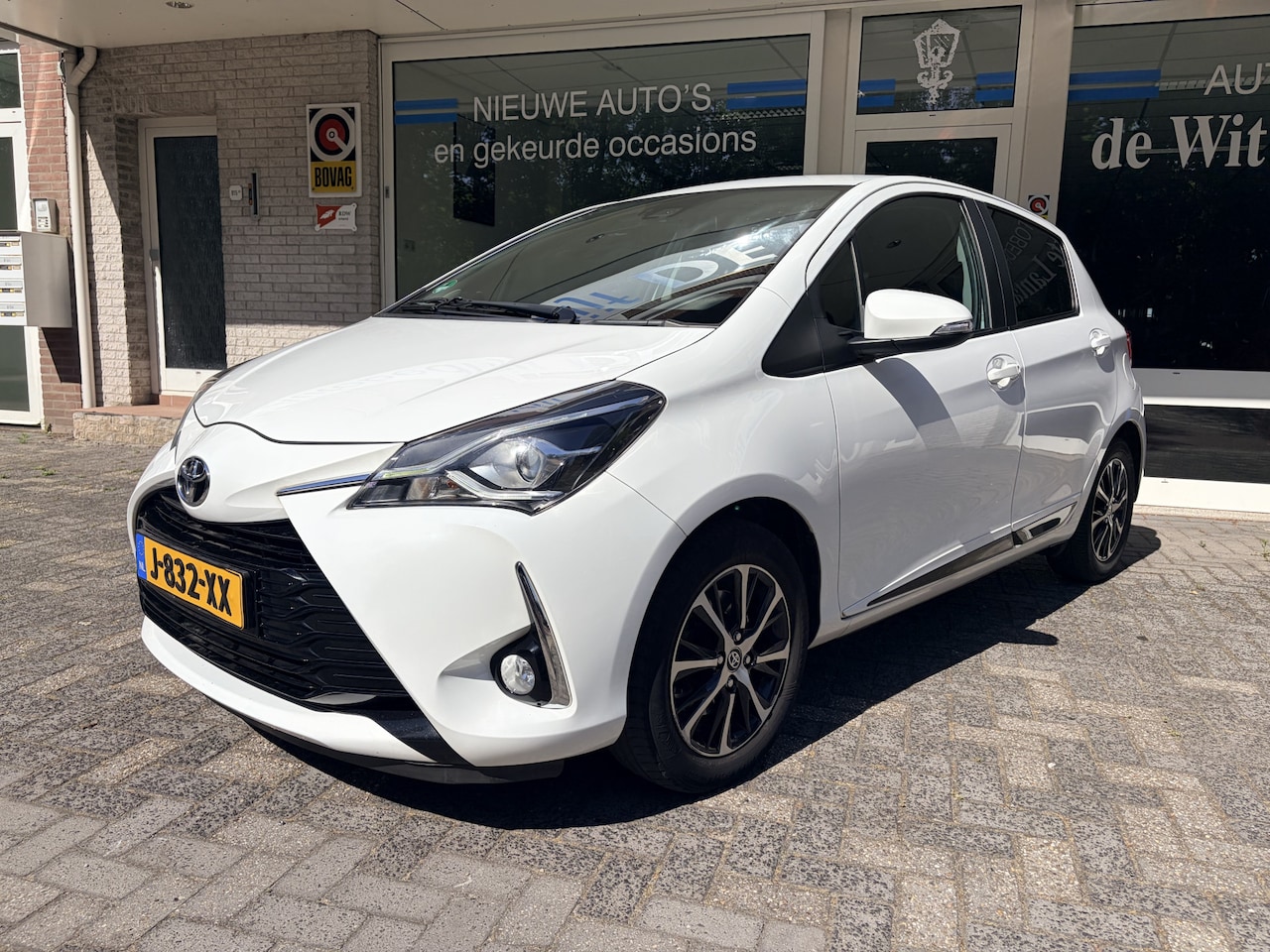 Toyota Yaris - 1.5 VVT-i Dynamic Achteruitrij camera/Autom. airco/Audio installatie/Hoogte verstelbare st - AutoWereld.nl