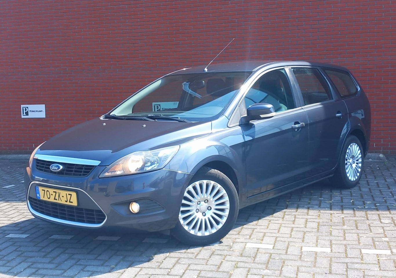 Ford Focus Wagon - 1.6 74KW Titanium Clima/Trekhaak - AutoWereld.nl