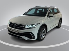 Volkswagen Tiguan - 1.4 TSI eHybrid 245pk DSG R-Line Business+ · Camera · Wegklapbare trekhaak · Apple/Android