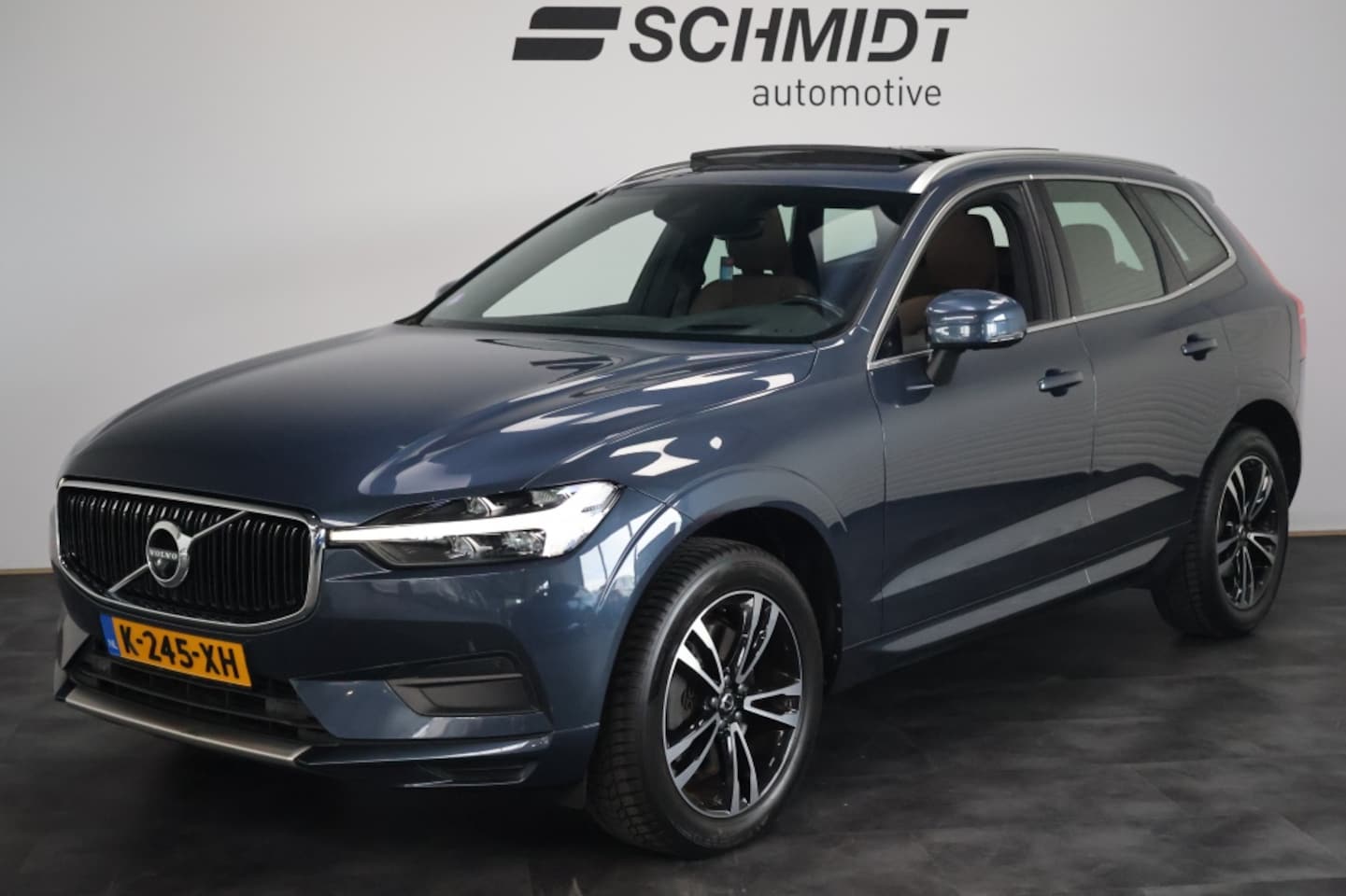 Volvo XC60 - 2.0 B5 Momentum Exclusive | Trekhaak | Panoramadak | Leder - AutoWereld.nl