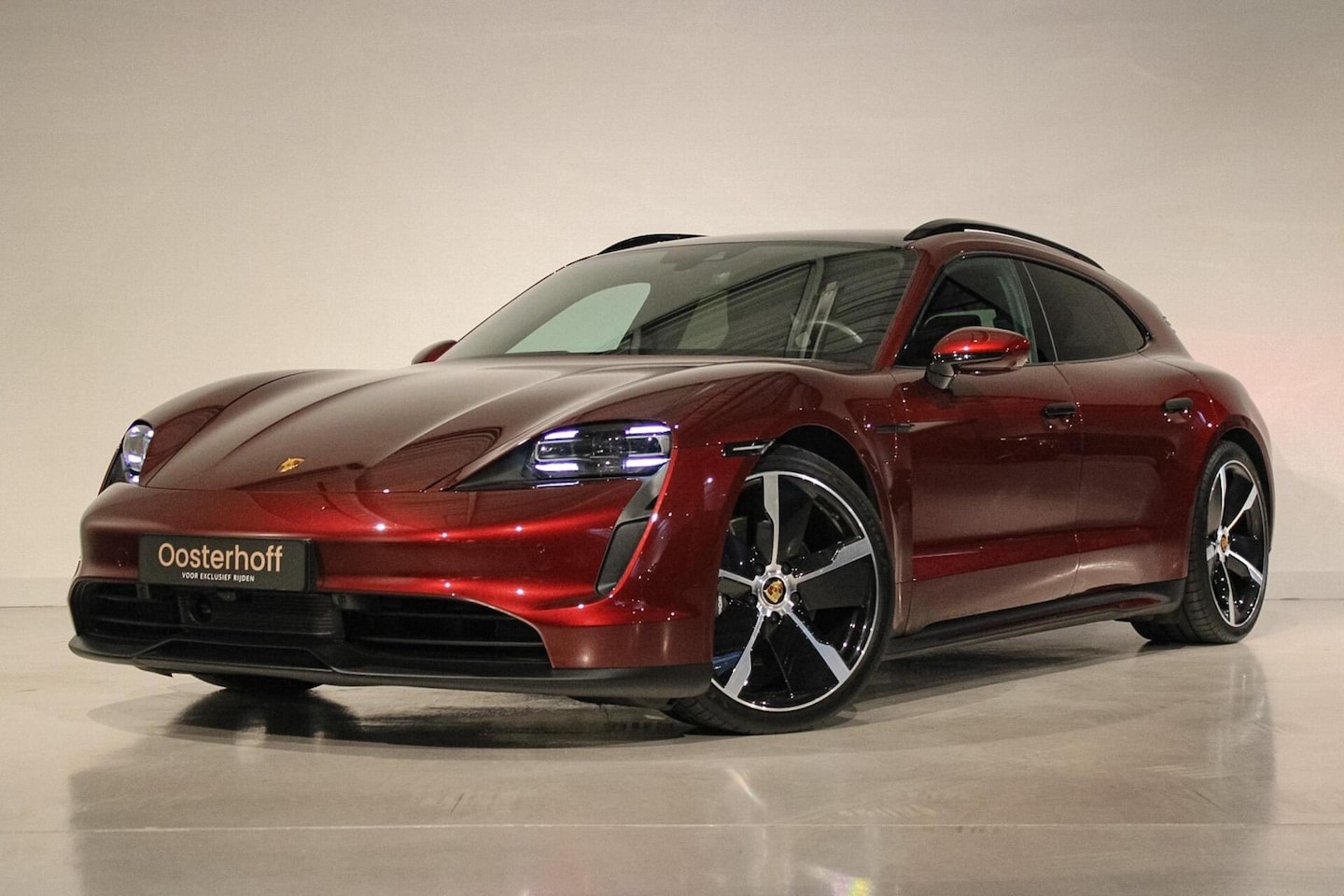 Porsche Taycan Sport Turismo - 93 kWh PANO | BOSE | SPORT CHRO - AutoWereld.nl