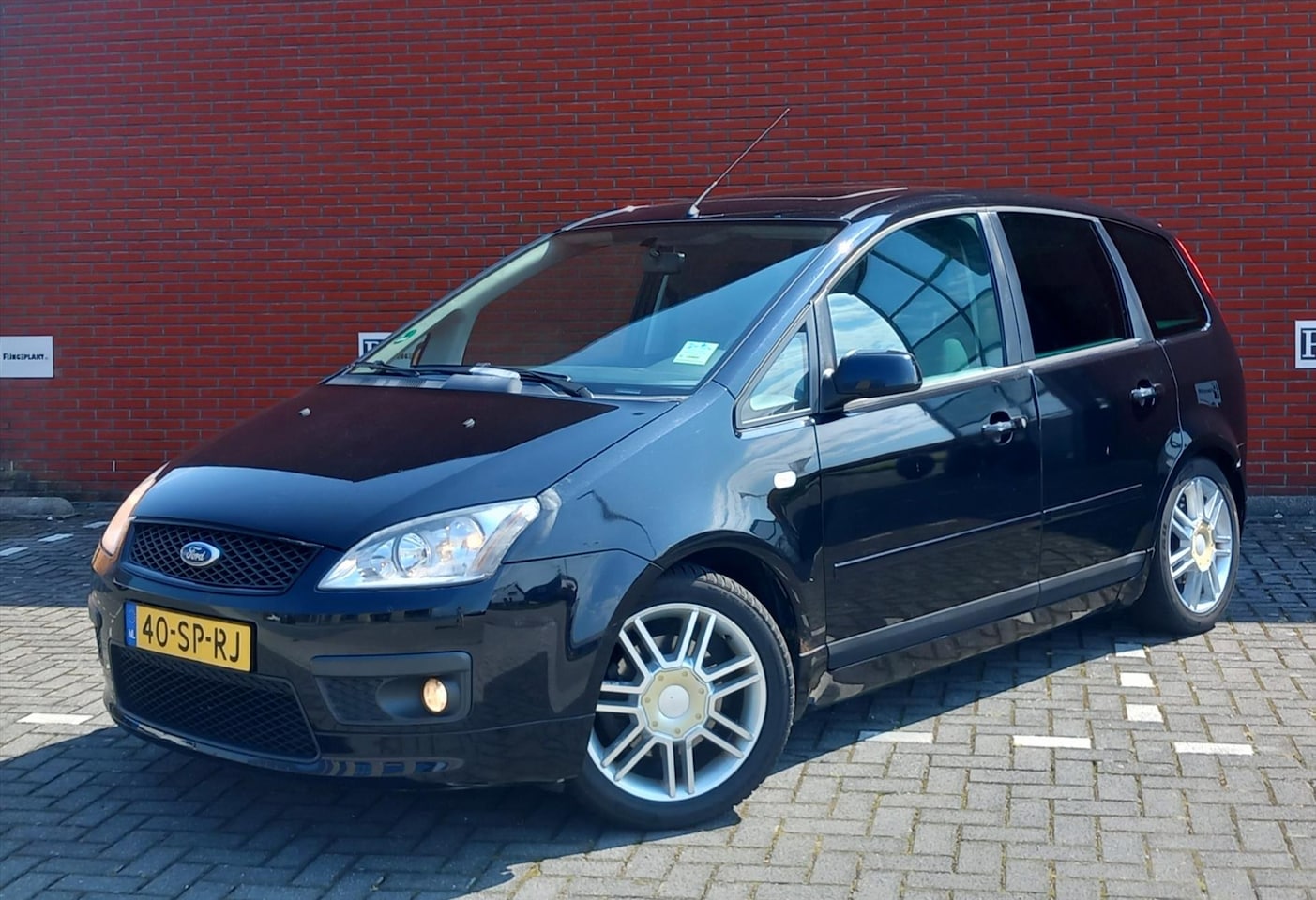 Ford Focus C-Max - 2.0 107KW Futura Airco/Trekhaak - AutoWereld.nl