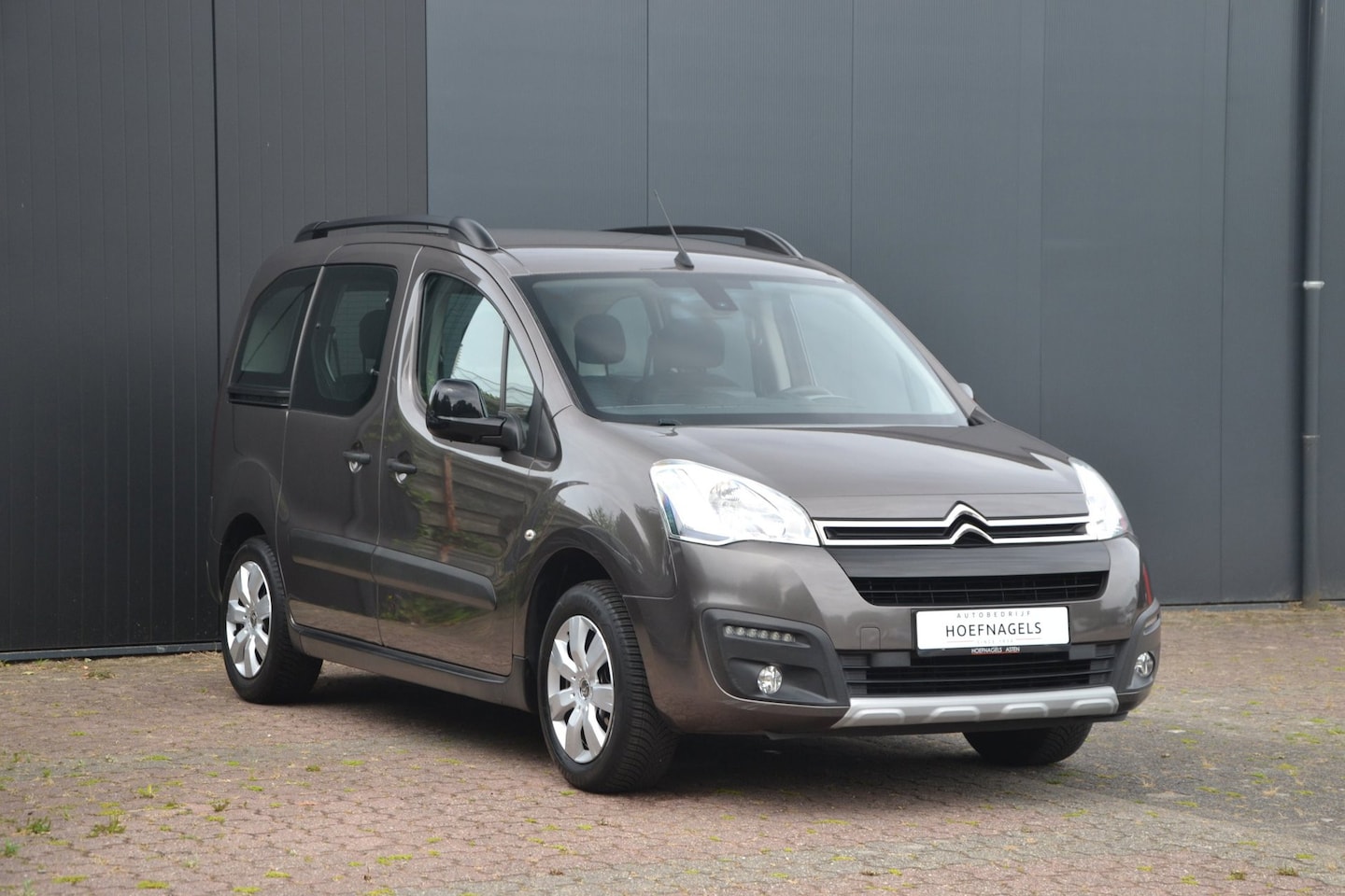 Citroën Berlingo - 1.2 110 PK Turbo XTR * Navigatie * Climatronic * - AutoWereld.nl