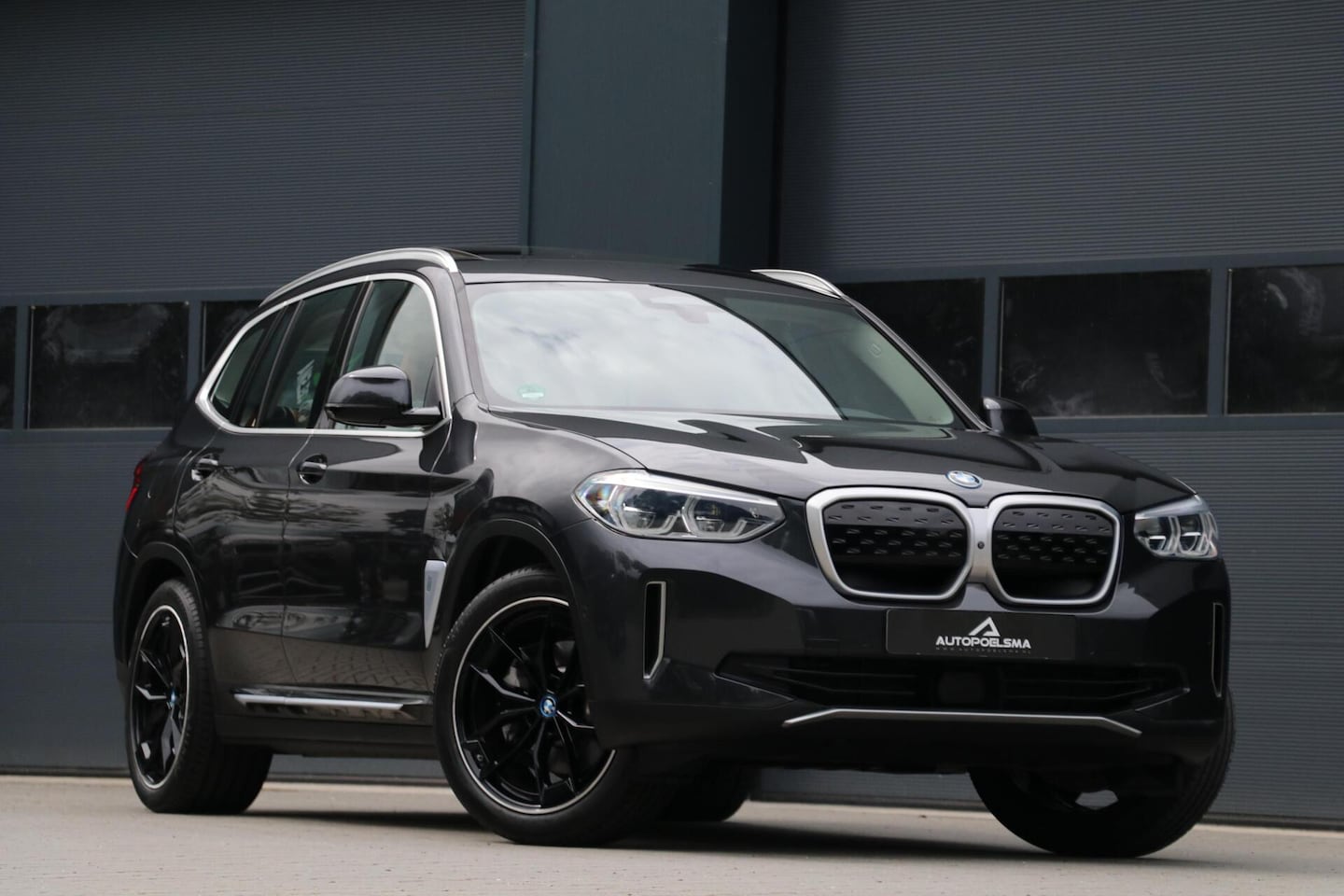BMW iX3 - High Executive 80 kWh Panodak 360view AdaptiveCruise Harman/Kardon Trekhaak Camera Lane As - AutoWereld.nl