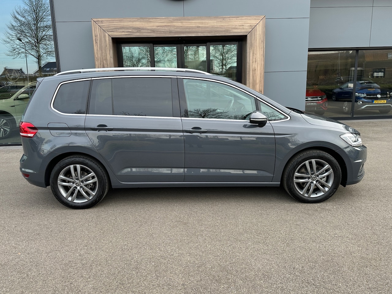 Volkswagen Touran - 1.5 TSI 150pk DSG Highline 7-persoons | Dode hoek | Virtual cockpit | Navi | Rijklaar incl - AutoWereld.nl