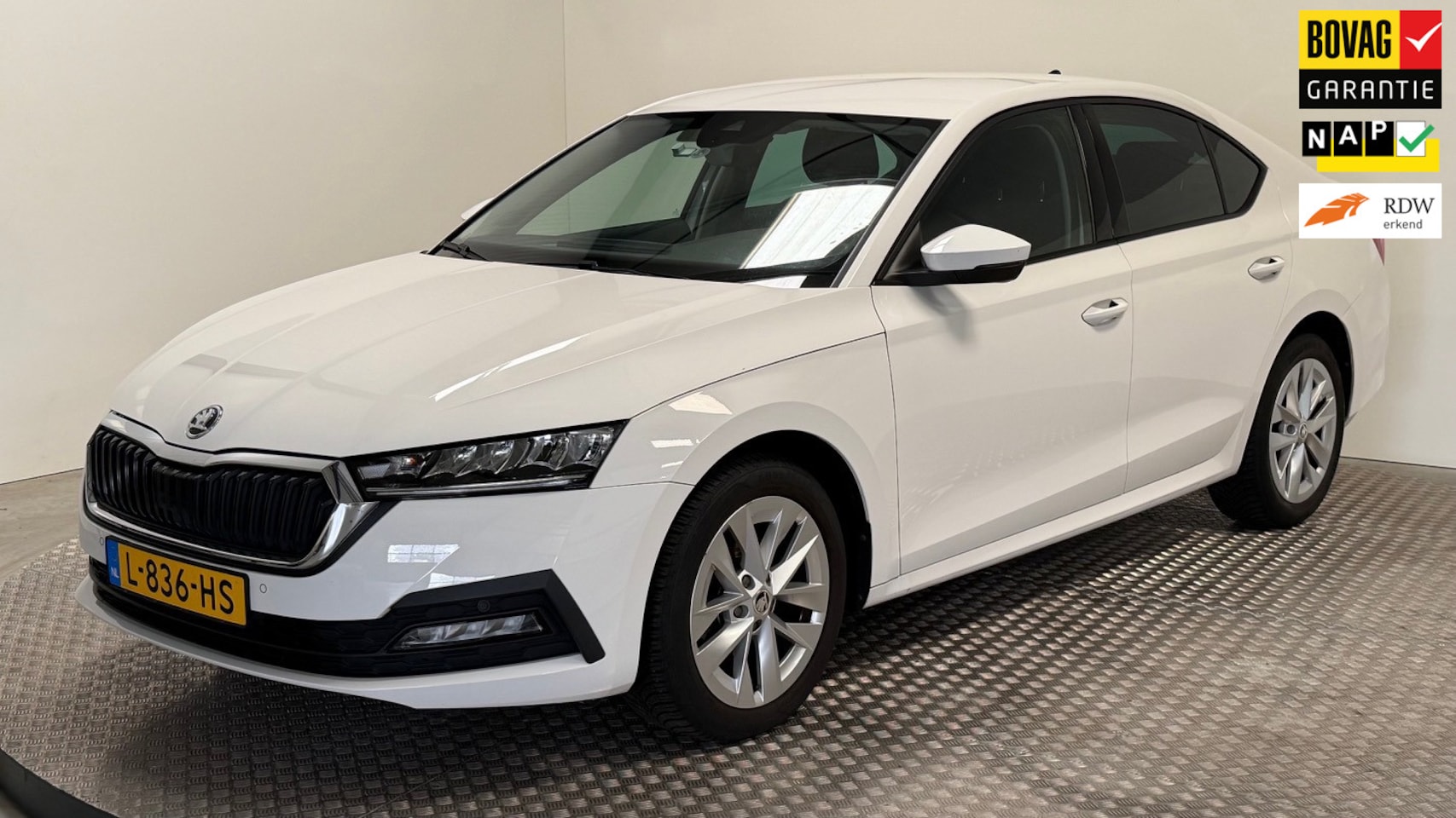 Skoda Octavia - 1.0 e-TSI Business Edition Benzine automaat navigatie carplay cruisecontrole airco - AutoWereld.nl