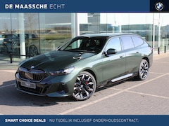 BMW 5-serie Touring - 530e M Sport Automaat / Panoramadak / Trekhaak / Bowers & Wilkins / M Multifunctionele Sto