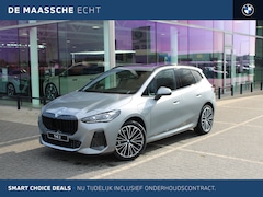 BMW 2-serie Active Tourer - 225e xDrive M Sport Automaat / Panoramadak / Trekhaak / Sportstoelen / Adaptieve LED / M A