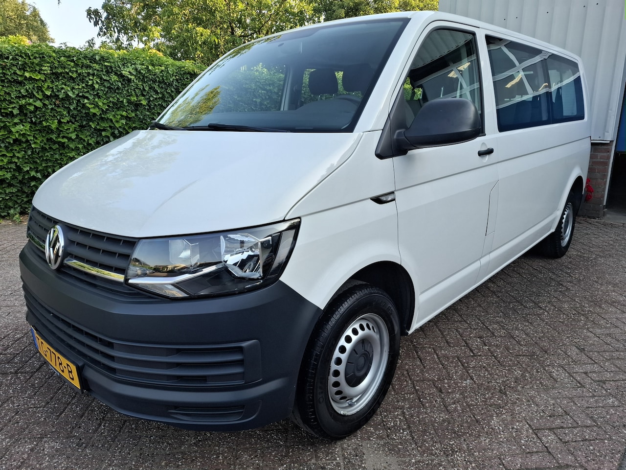Volkswagen Transporter Kombi - 2.0 TSI L2H1 25995.- INCL BTW 9-PERSOONS BENZINE 150PK - AutoWereld.nl