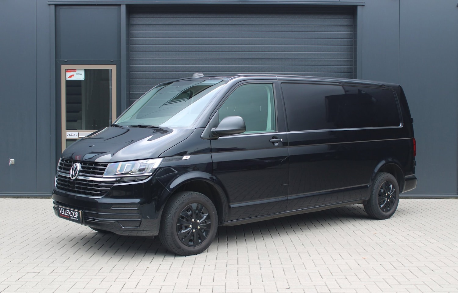 Volkswagen Transporter - 2.0 TDI L2H1 28 Economy Business | Fabrieksgarantie | Trekhaak | Cruise Control | Airco | - AutoWereld.nl
