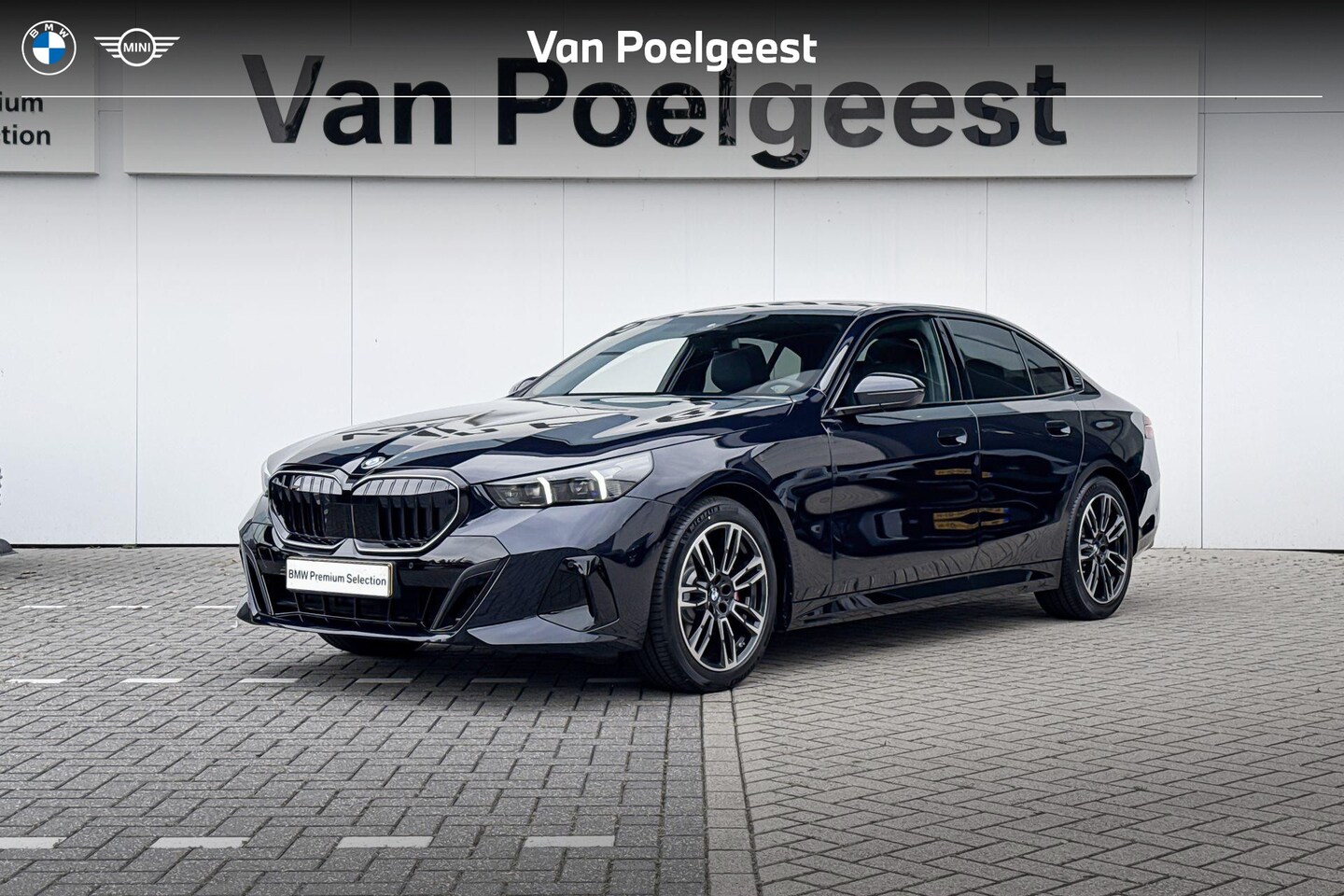 BMW 5-serie - Sedan 520i | Stoelventilatie | Trekhaak | Panoramadak | Comfort Pack | - AutoWereld.nl