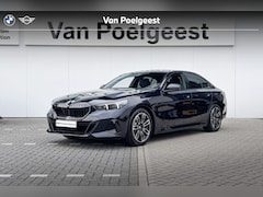 BMW 5-serie - Sedan 520i | Stoelventilatie | Trekhaak | Panoramadak | Comfort Pack |