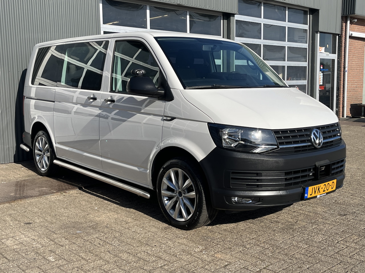 Volkswagen Transporter Kombi - 2.0 TDI L1H1 BTW EN BPM VRIJ!! Airco Trekhaak 2500 kg trekgewicht Telefoonverbinding Groep - AutoWereld.nl