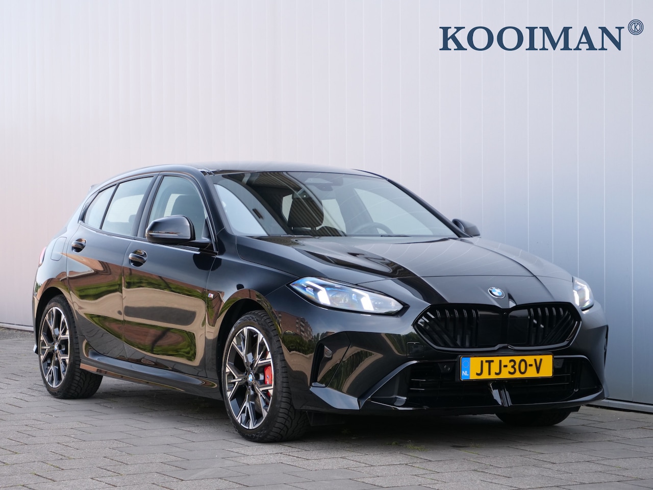 BMW 1-serie - 116 automaat 123pk M Sportpakket Pro Stoelverwarming / Camera / Keyless entry - AutoWereld.nl