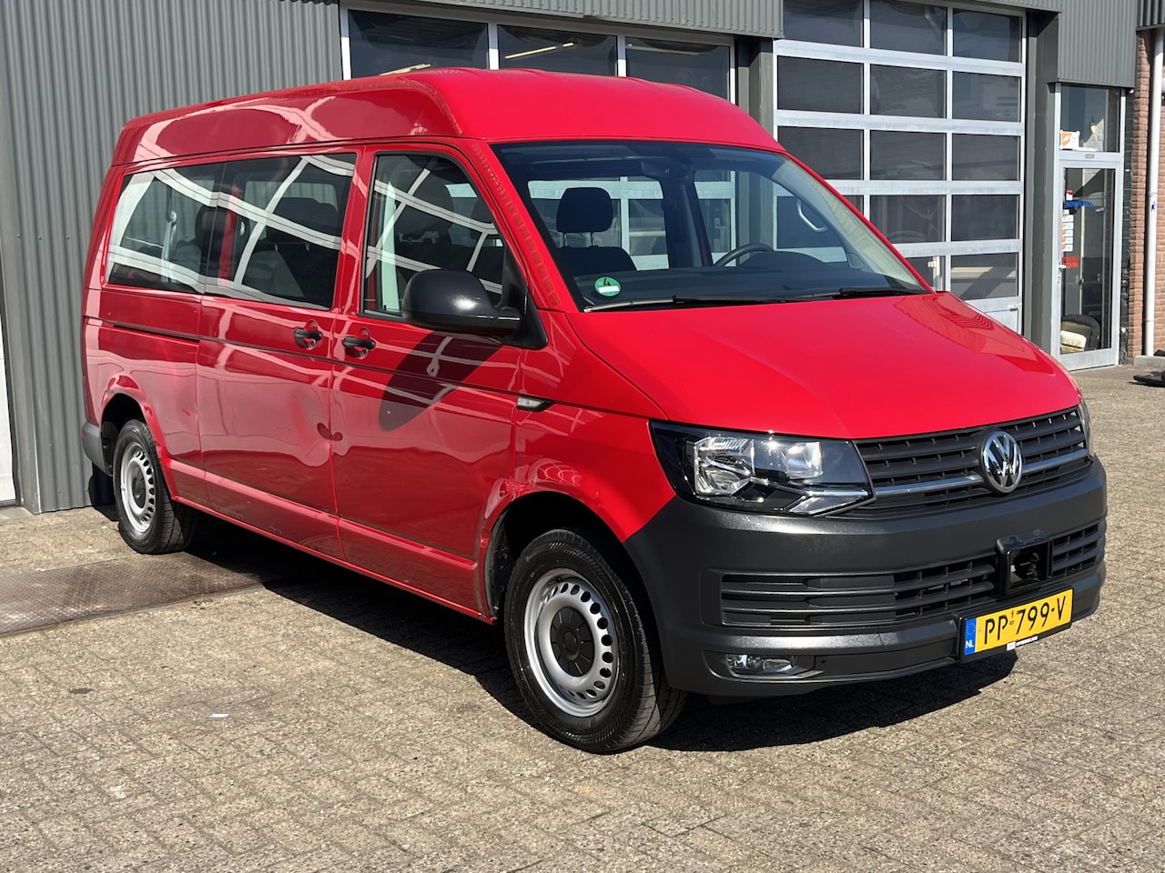 Volkswagen Transporter Kombi - 2.0 TDI L2H2 150pk DSG Airco Cruise control Parkeersensoren achter Navigatiesysteem Telefo - AutoWereld.nl