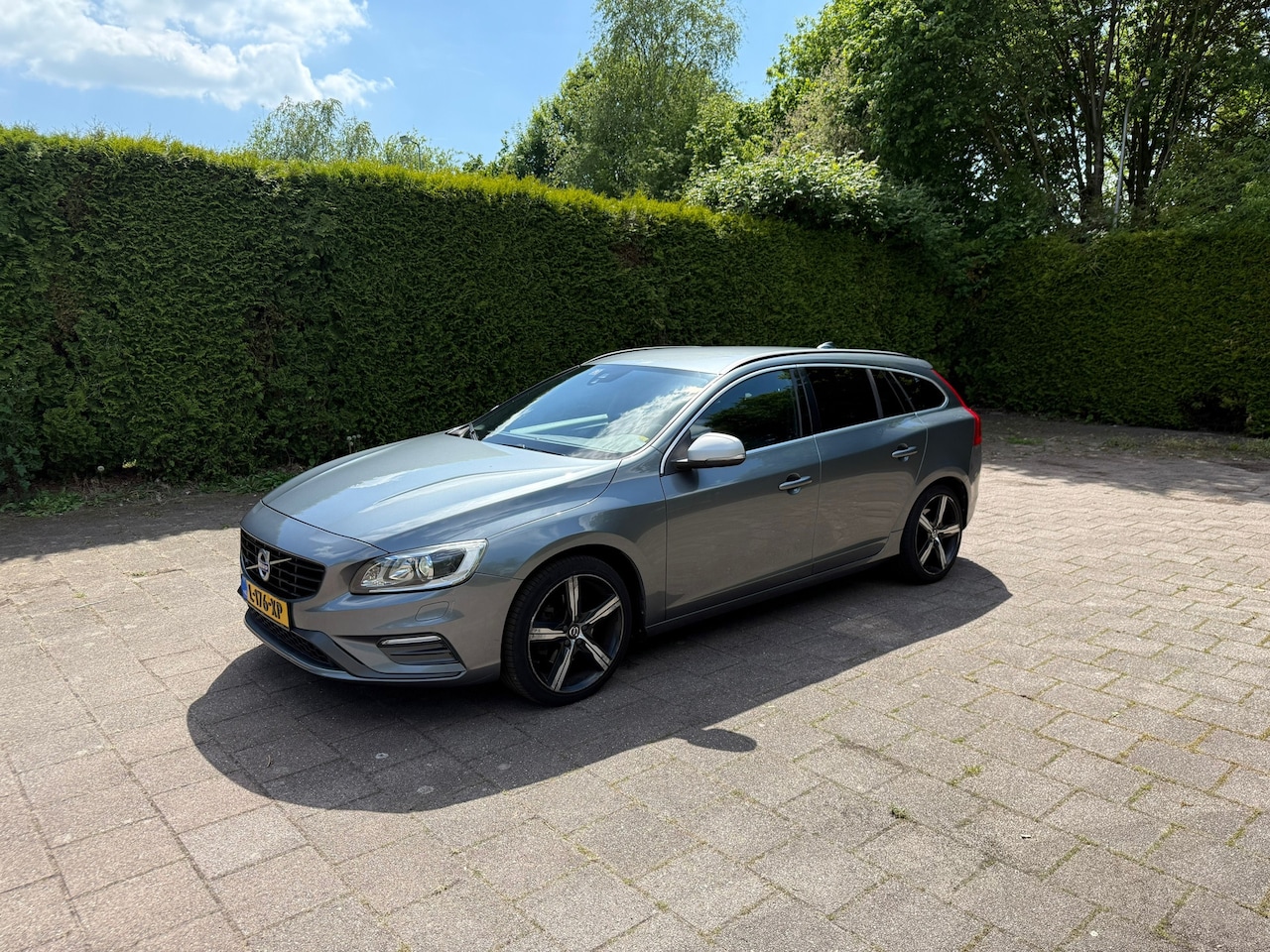Volvo V60 - 2.0 D3 r desing - AutoWereld.nl